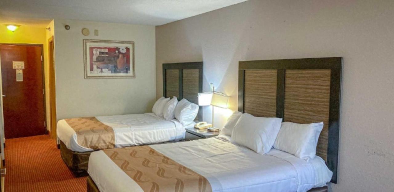Motel 6 Elkhart, In Bagian luar foto