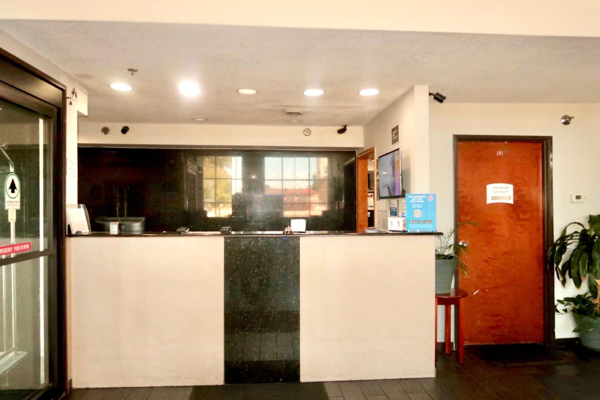 Motel 6 Elkhart, In Bagian luar foto