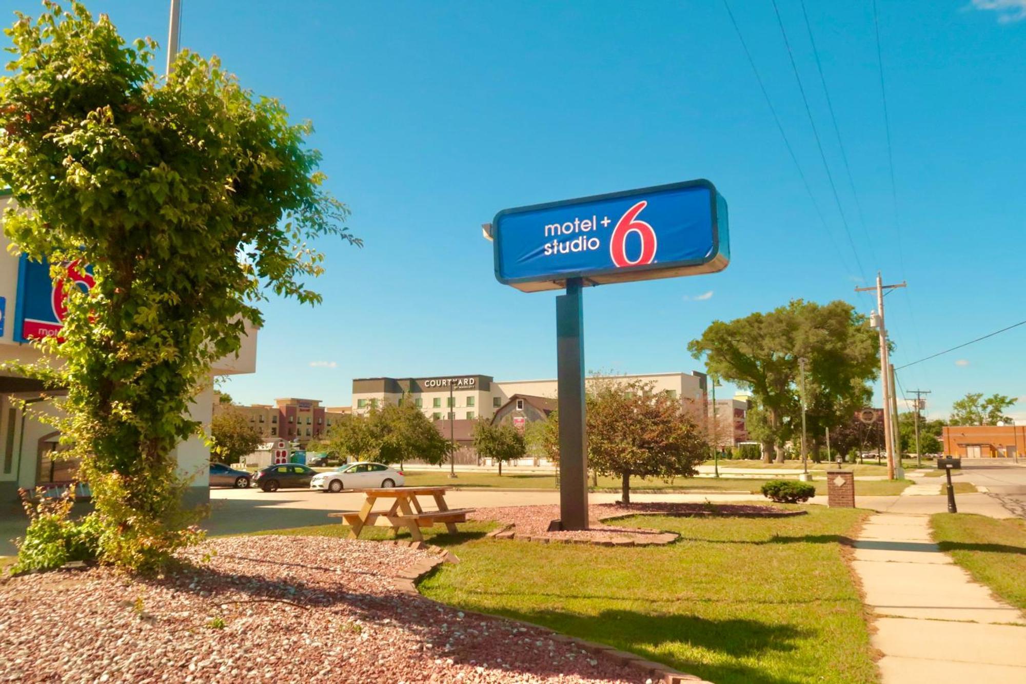 Motel 6 Elkhart, In Bagian luar foto