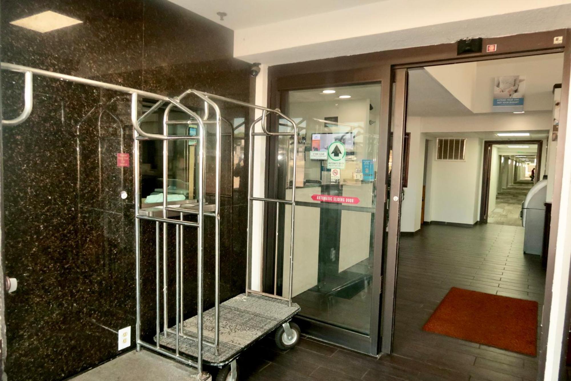 Motel 6 Elkhart, In Bagian luar foto