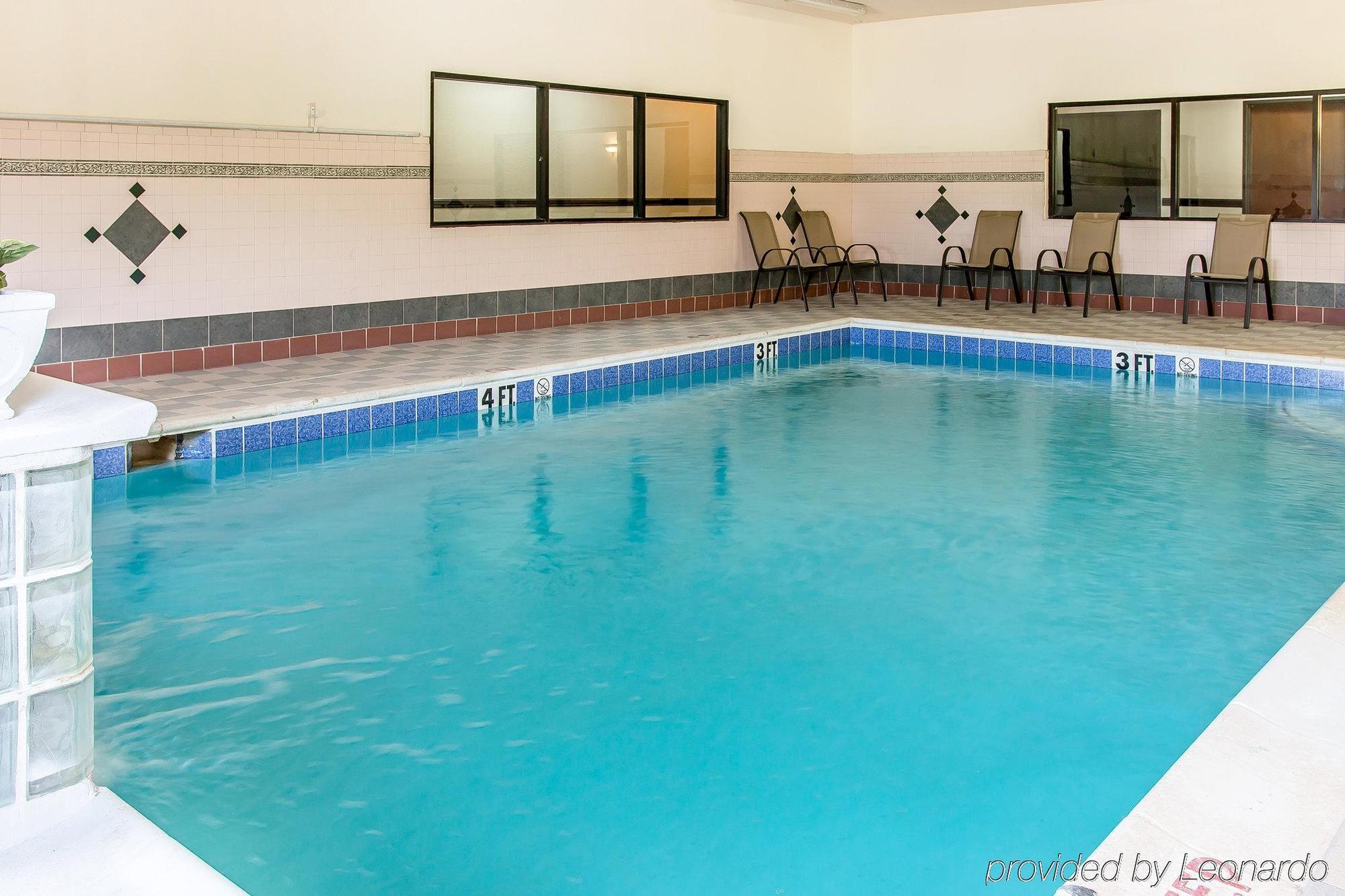 Motel 6 Elkhart, In Bagian luar foto