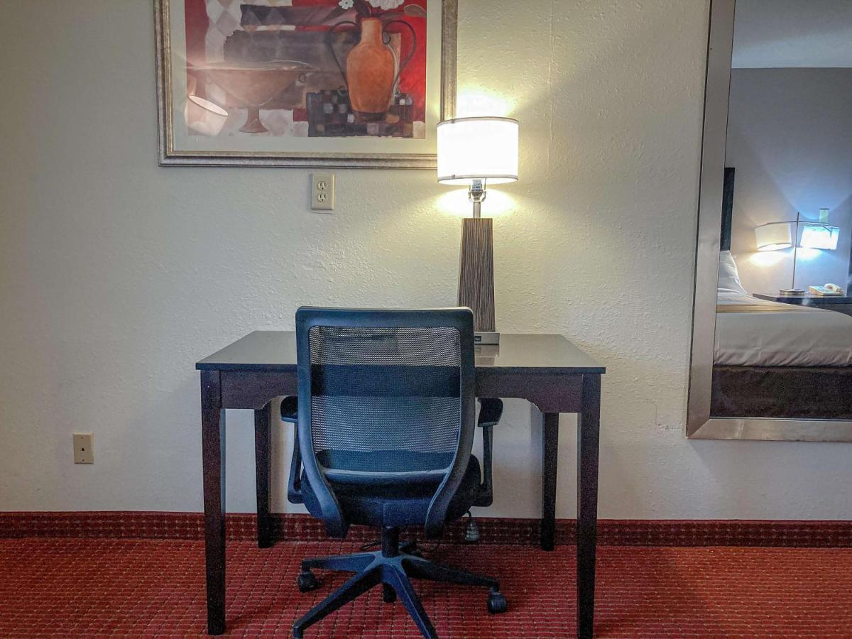 Motel 6 Elkhart, In Bagian luar foto