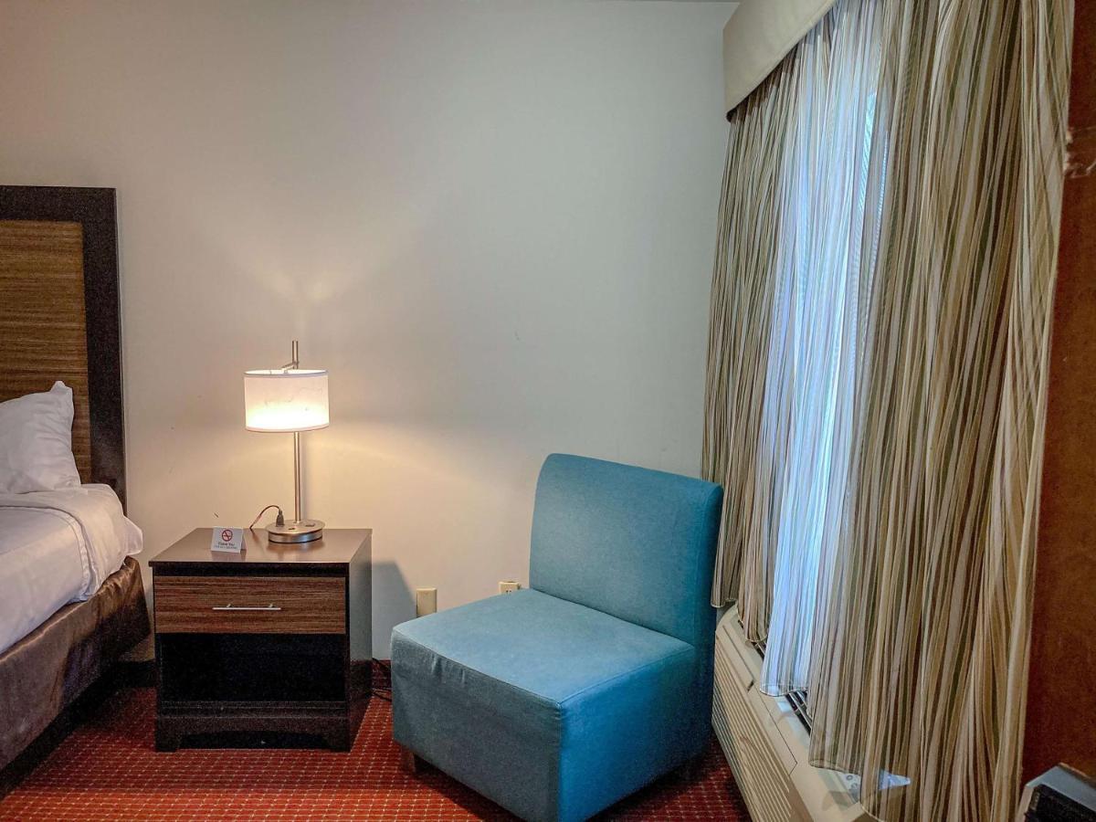Motel 6 Elkhart, In Bagian luar foto
