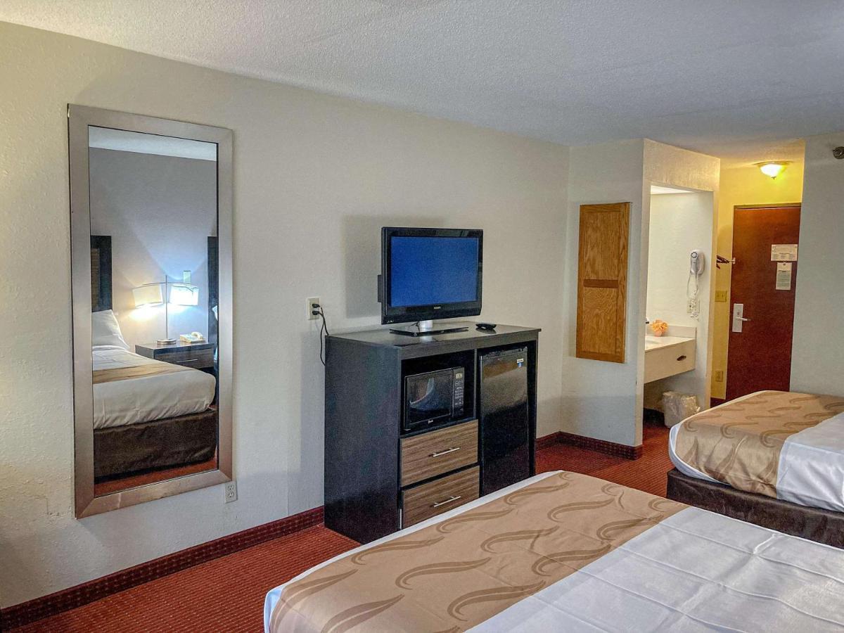 Motel 6 Elkhart, In Bagian luar foto